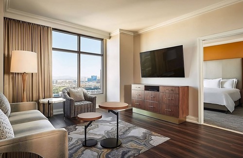 Las Vegas Hotel | Two Miles Away from Fountains of Bellagio | Spacious 2 BR Suite w/Full Kitchen