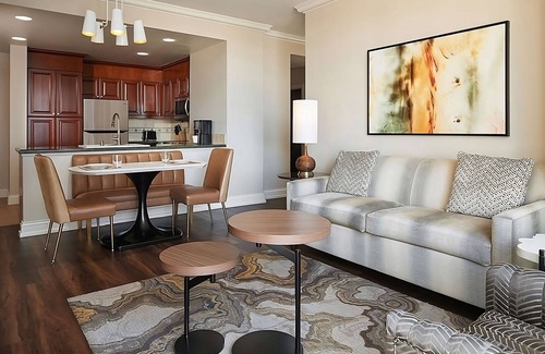 Las Vegas Hotel | Two Miles Away from Fountains of Bellagio | Spacious 2 BR Suite w/Full Kitchen