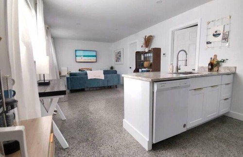 Vero Beach Cottage | Two Miles to the Beach, centrally located