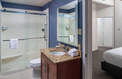 Arts/Warehouse District Hotel | TWO Pet-friendly Suites with Free Breakfast, Near New Orleans Jazz Museum!