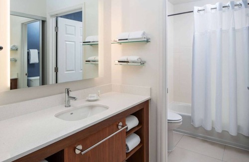 Arts/Warehouse District Hotel | Two Pet-friendly Suites w/Kitchen, Free Breakfast, Pool, Near Lafayette Square!