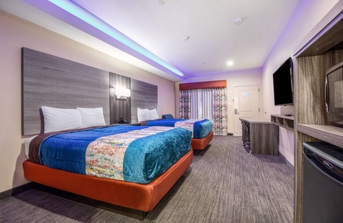 Houston Hotel | Two Queen Bed, Scottish Inns, Guest Laundry, Near The Galleria, Free Parking