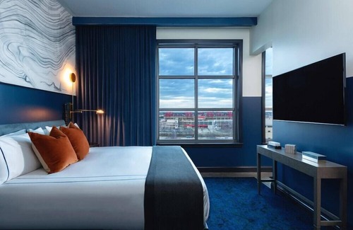 Downtown Nashville Hotel | Two Queen Room at a 4⭐️ Hotel