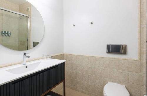 Truckee Hotel | Two Queen Room, Gravity Haus, Hot Tub, Near Palisades Tahoe