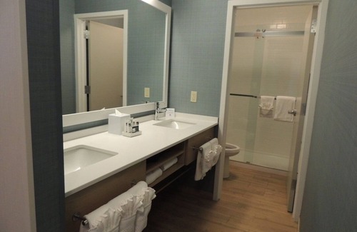 Medical Center Area Hotel | Two Queen Room, The Inn at Longwood Medical, Parking, Close to HMS - 2 Units