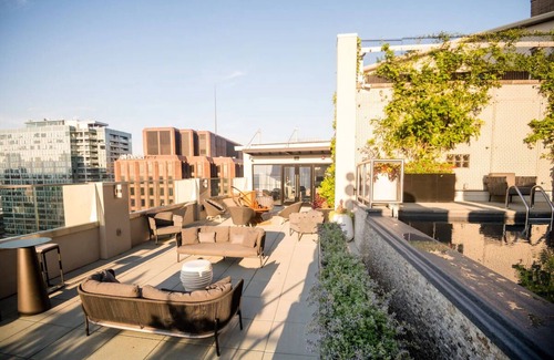 Logan Square House | Two Relaxing Suite w/Kitchen | Perfect for Family Stays – Pet Friendly