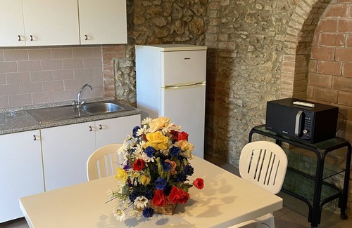 Bibbona House | Two-room apartment in a country house with park and swimming pool, near the sea.