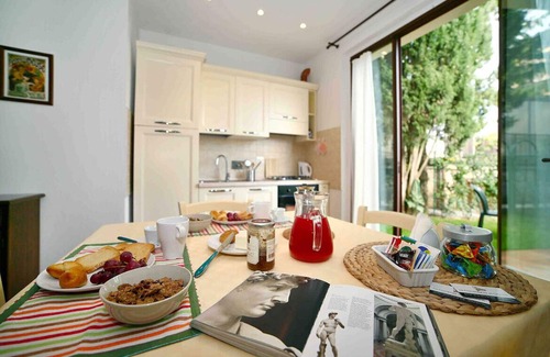 San Donato in Poggio Condo | TWO-ROOM APARTMENT WITH POOL AND PRIVATE GARDEN: The Compagnia del Chianti