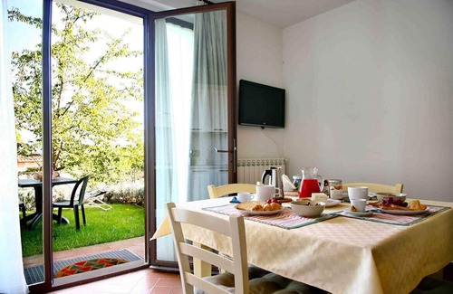 San Donato in Poggio Condo | TWO-ROOM APARTMENT WITH POOL AND PRIVATE GARDEN: The Compagnia del Chianti