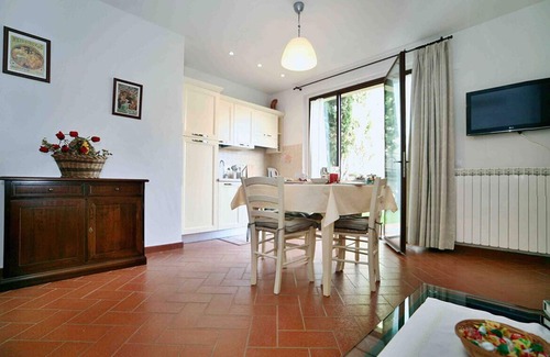 San Donato in Poggio Condo | TWO-ROOM APARTMENT WITH POOL AND PRIVATE GARDEN: The Compagnia del Chianti