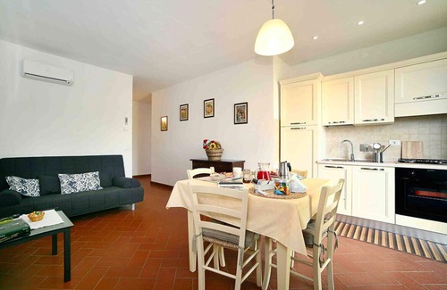 San Donato in Poggio Condo | TWO-ROOM APARTMENT WITH POOL AND PRIVATE GARDEN: The Compagnia del Chianti