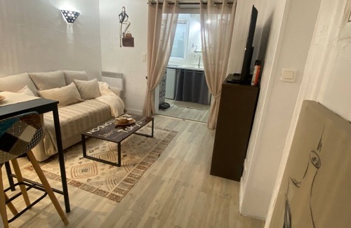 Pegomas Apartment | Two-room apartment Quietly situated in a private estate with garden, 8 km from the sea