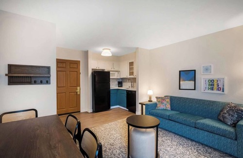 Lone Tree Hotel | Two Spacious Suites Near Park Meadows w/Pool Access | Complimentary Breakfast