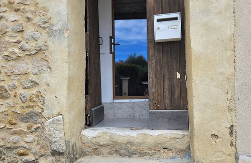 Codolet House | Two-storey house in a quiet village