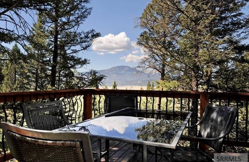 Island Park Cabin | Two Top Stop - Newly built cabin, 16m from Yellowstone, across from Henry's Lake