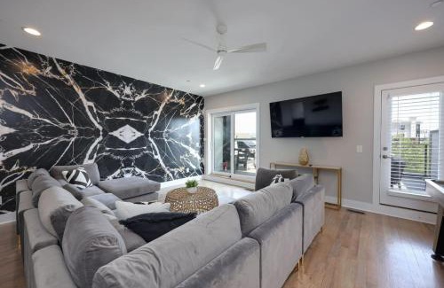 West End House | Two Townhomes- Rooftop Lounges- Hot Tub- Game Room