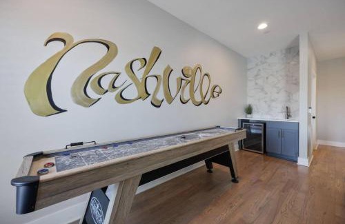 West End House | Two Townhomes- Rooftop Lounges- Hot Tub- Game Room