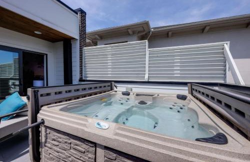 West End House | Two Townhomes- Rooftop Lounges- Hot Tub- Game Room