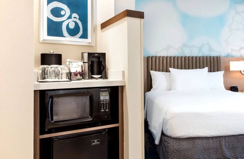 Marathon Hotel | Two Units Right tn the Heart of Florida Keys | Water Front Hotel w/Scenic View