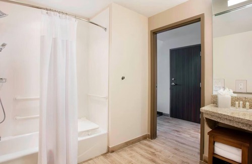 Marathon Hotel | Two Units Right tn the Heart of Florida Keys | Water Front Hotel w/Scenic View