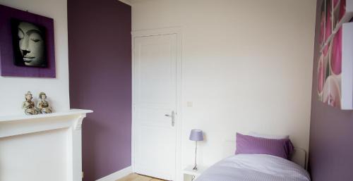 Ieper House | Two White Pigeons