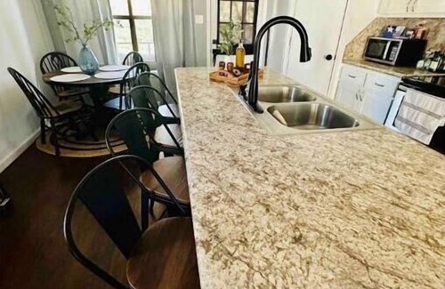 Canyon Lake House | Tx Hill Country- Canyon Lake 🦮Friendly, Casita🏡, Hot Tub. 10 guest
