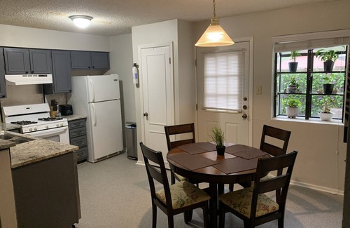 Heritage Apartment | TXST Cozy and centrally located