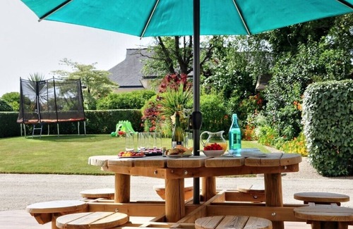 Plouescat House | Ty an heol in Plouescat, spa, garden and terraces