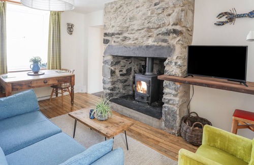 Gallt Y Foel Cottage | TY BACH - LLANBERIS, pet friendly, with open fire in Llanberis