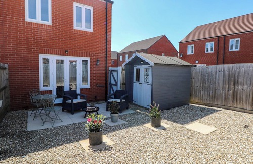 Llanelli Cottage | TY BACH TWT LLANELLI, pet friendly, with a garden in Llanelli