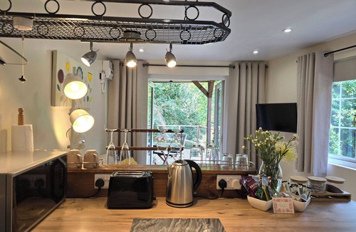 Newcastle Emlyn Cottage | TY BARDDU, pet friendly, with a garden in Newcastle Emlyn