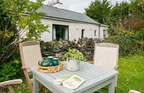 Bodorgan Cottage | Ty Cadwgan - a cosy fire that sleeps 4 guests in 2 bedrooms