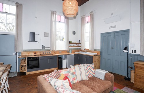 Henryd Cottage | TY CAPEL VESTRY, pet friendly, with a garden in Conwy