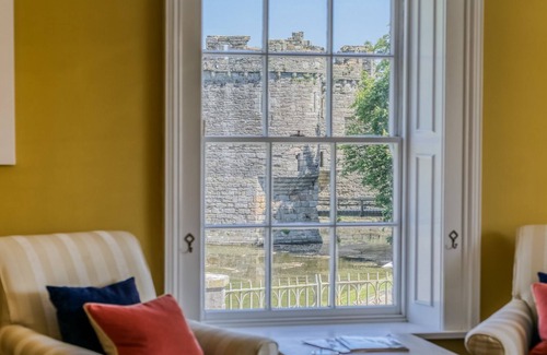 Beaumaris Cottage | Ty Castell - a town that sleeps 10 guests in 5 bedrooms