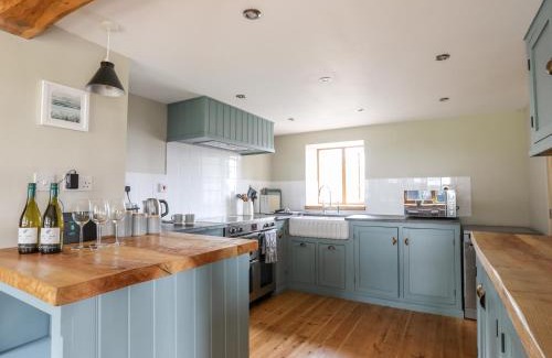 Llanddaniel Fab House | Ty Cerrig