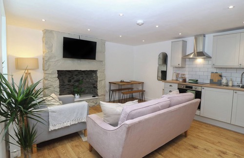 Bangor Cottage | TY CERRIG, pet friendly, character holiday cottage in Bethesda