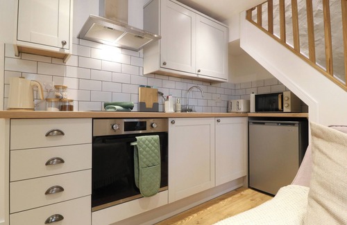 Bangor Cottage | TY CERRIG, pet friendly, character holiday cottage in Bethesda