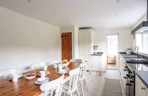 Caernarfon House | TY COCH, family friendly, character holiday cottage in Caernarfon