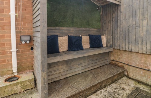 Conwy Cottage | TY CONWY, pet friendly, character holiday cottage in Conwy