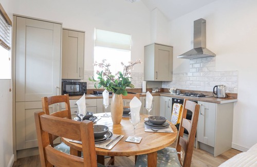 Deiniolen Cottage | TY DEN, pet friendly, character holiday cottage in Deiniolen