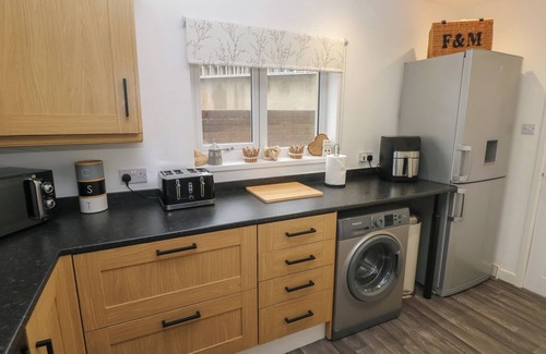 Margam Cottage | TY DRWS NESAF, pet friendly, with open fire in Cwmllynfell