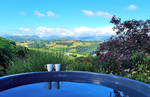 Eglwysbach Cottage | Ty Farm Retreat - Farmhouse Studio - Mountain View