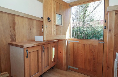 Bangor Cottage | TY GOLCHI, family friendly, with a garden in Talybont Near Bangor
