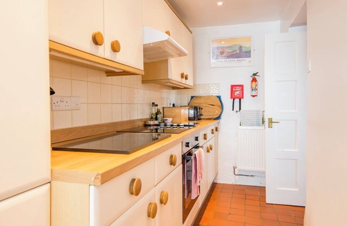St Brides Cottage | Ty Gwyn Farmhouse, Holiday Cottage Whitesands, Sleeps 9, 5 bedrooms, bathrooms