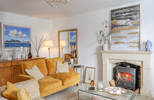 Edern House | TY HEN, character holiday cottage, with open fire in Morfa Nefyn