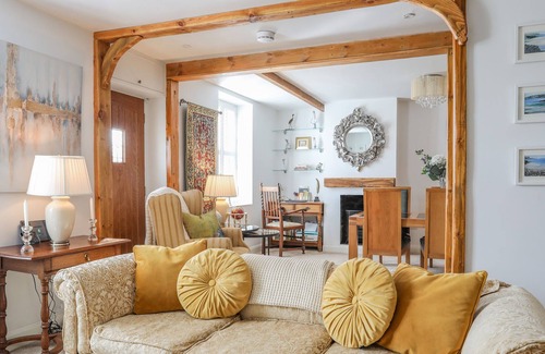 Edern House | TY HEN, character holiday cottage, with open fire in Morfa Nefyn