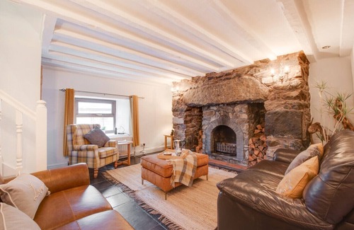 Cwmtirmynach House | Ty Hen - Three Bedroom House, Sleeps 6