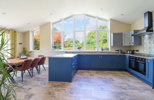 Llanfair Caereinion Cottage | TY ISAF, pet friendly, with open fire in Llanfair Caereinion