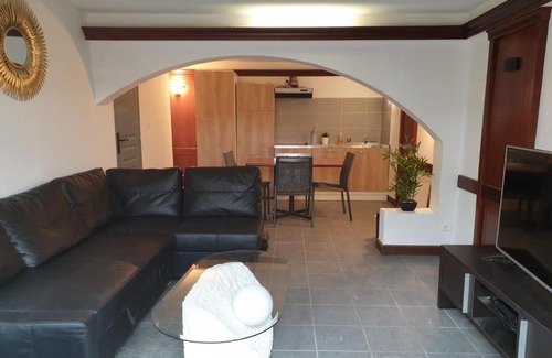 Hopital-Camfrout Apartment | Ty Keramor