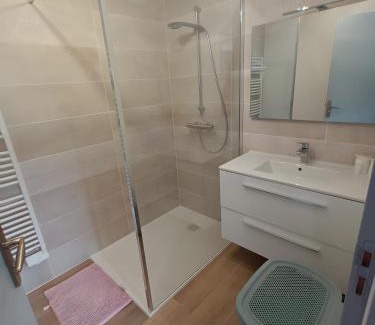 Locarn House | Ty Ma Zud